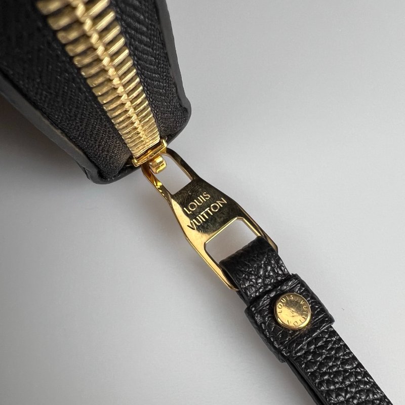 LV Ｍ61864/晶片款 黑壓紋ㄇ拉長夾-9