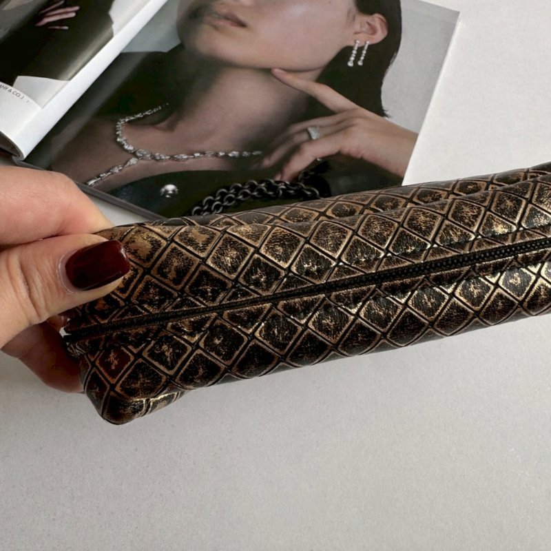 ❤️外出無腦帶 金色菱格小吊飾釦式手提斜背包-7