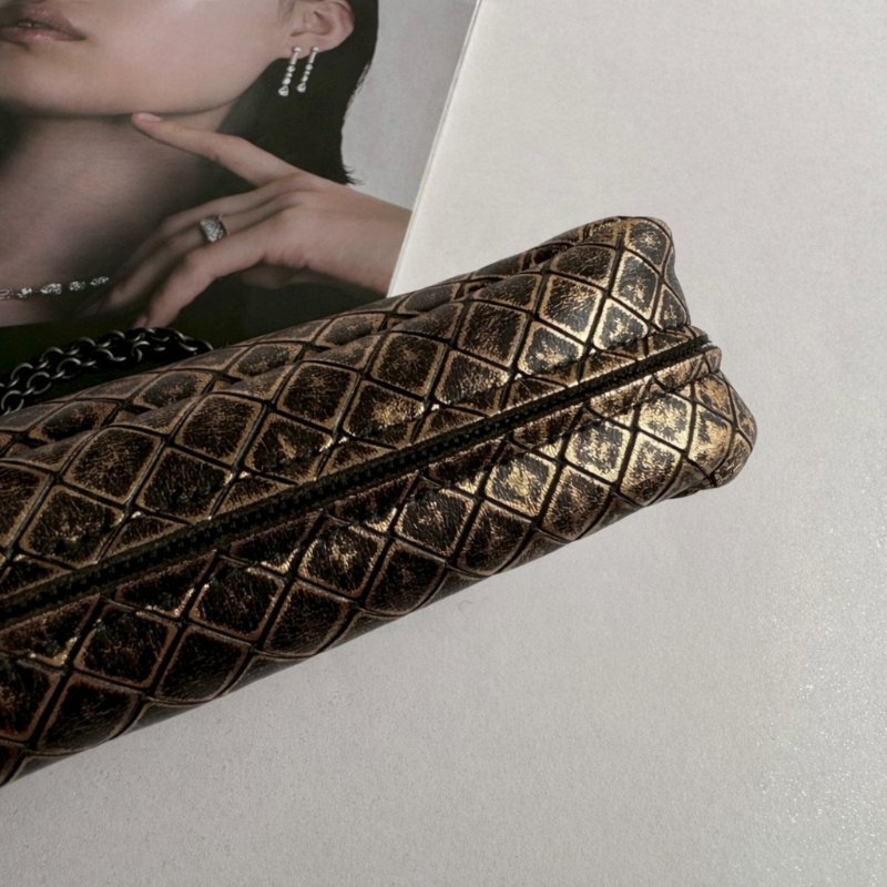 ❤️外出無腦帶 金色菱格小吊飾釦式手提斜背包-8