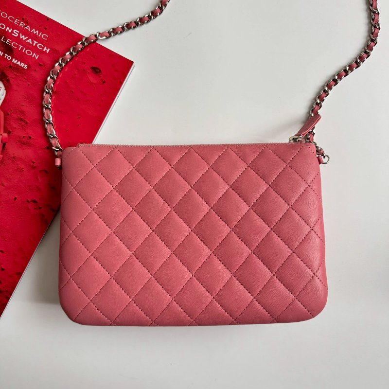 ✨近九成新 Chanel 粉色羊皮菱格紋斜背包-1