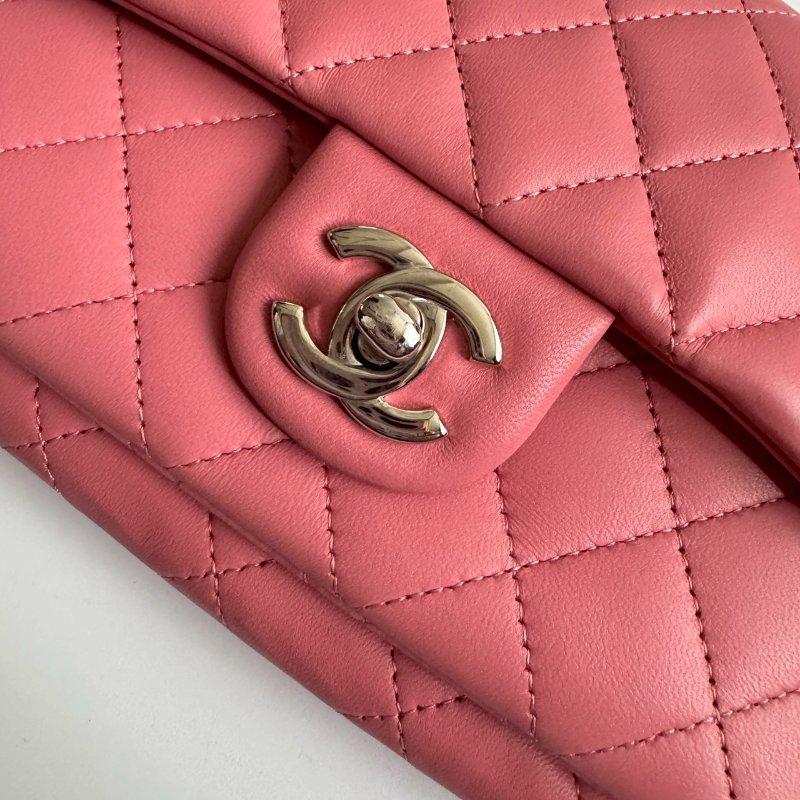 ✨近九成新 Chanel 粉色羊皮菱格紋斜背包-2
