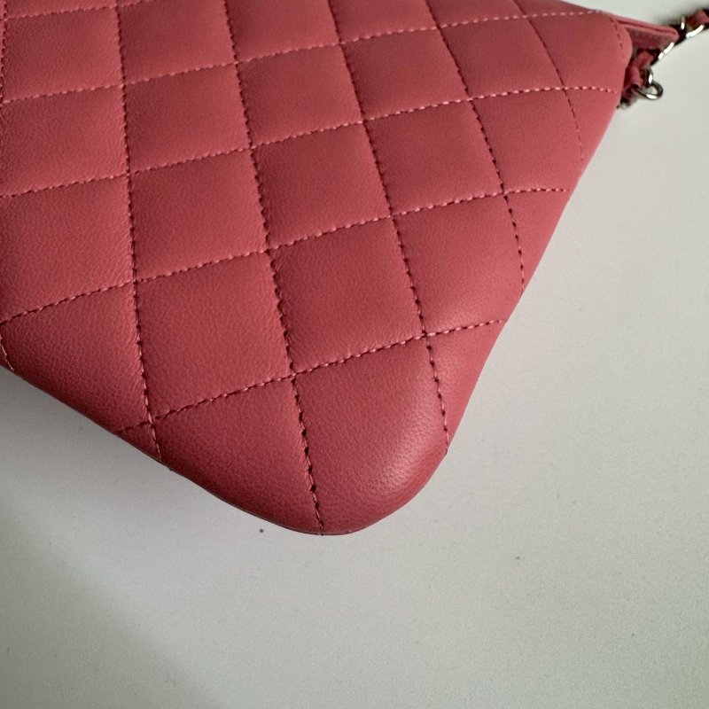 ✨近九成新 Chanel 粉色羊皮菱格紋斜背包-3