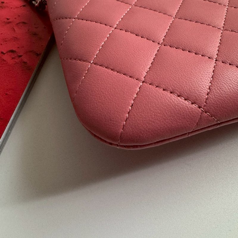 ✨近九成新 Chanel 粉色羊皮菱格紋斜背包-4