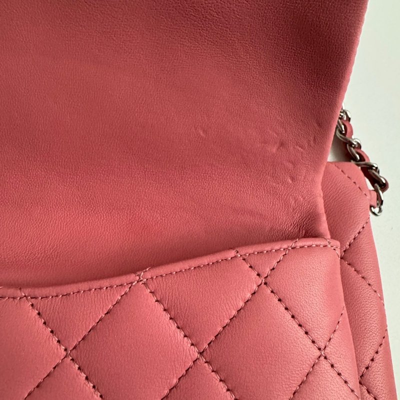 ✨近九成新 Chanel 粉色羊皮菱格紋斜背包-16