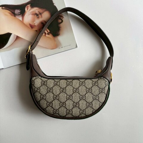 🎉時尚單品 GUCCI 經典老花彎月迷你腋下包