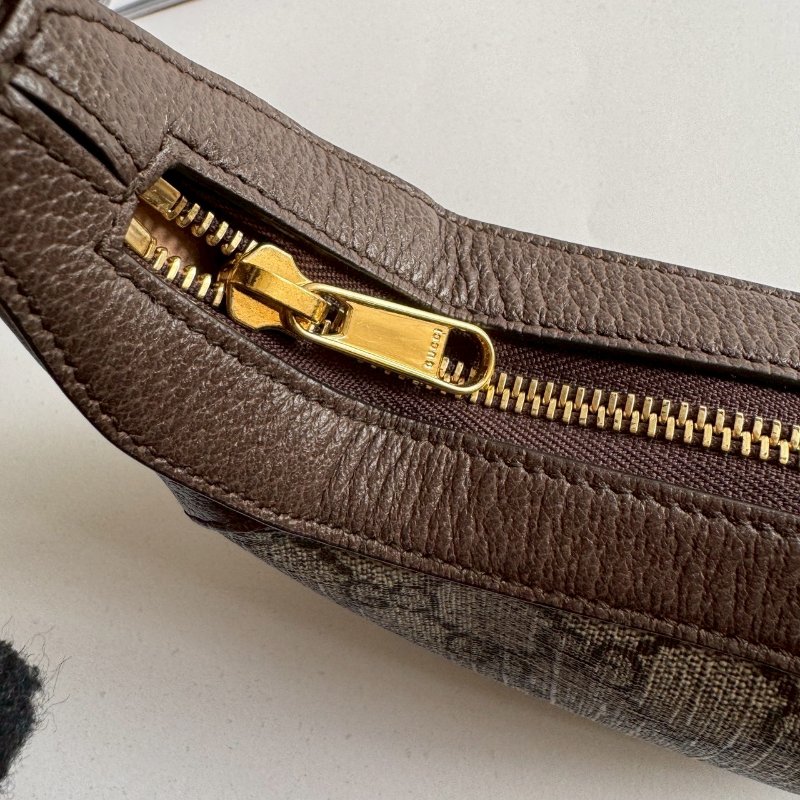 🎉時尚單品 GUCCI 經典老花彎月迷你腋下包-9