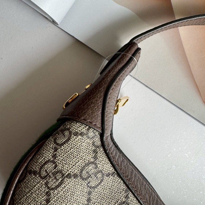 🎉時尚單品 GUCCI 經典老花彎月迷你腋下包-12