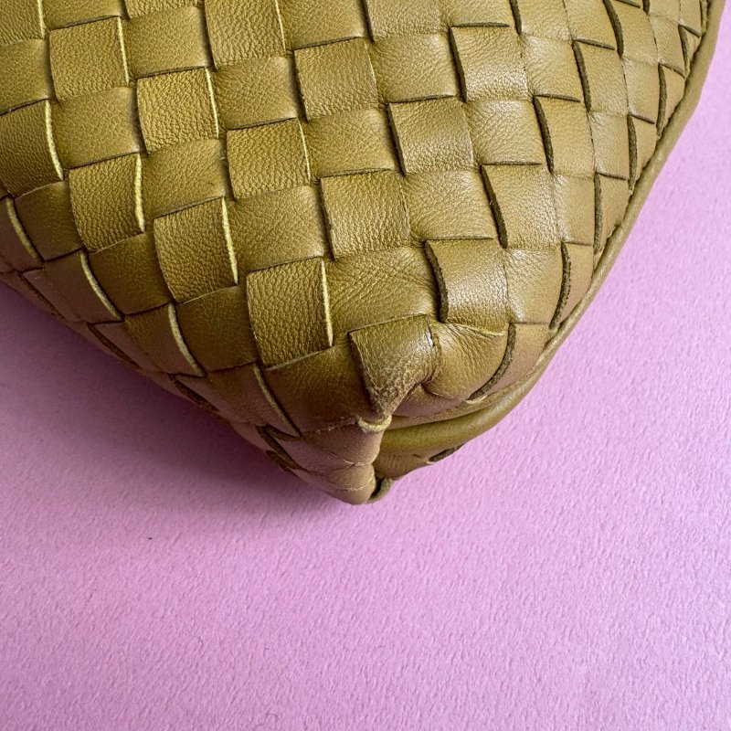 🎆羊皮不用2萬 BV 芥末綠貝殼羊皮斜背包-4