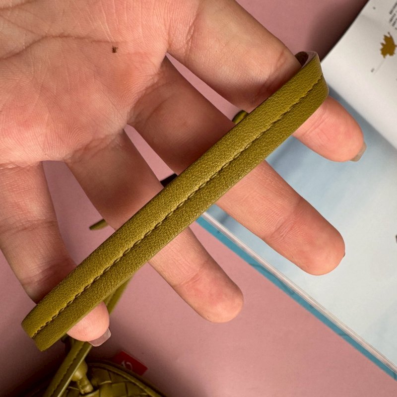 🎆羊皮不用2萬 BV 芥末綠貝殼羊皮斜背包-20