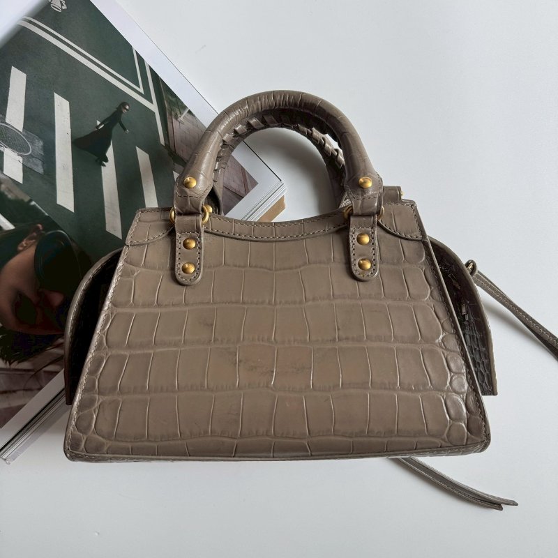 ✨超級可愛 BALENCIAGA 灰色鱷魚壓紋CITY MINI 機車包-1