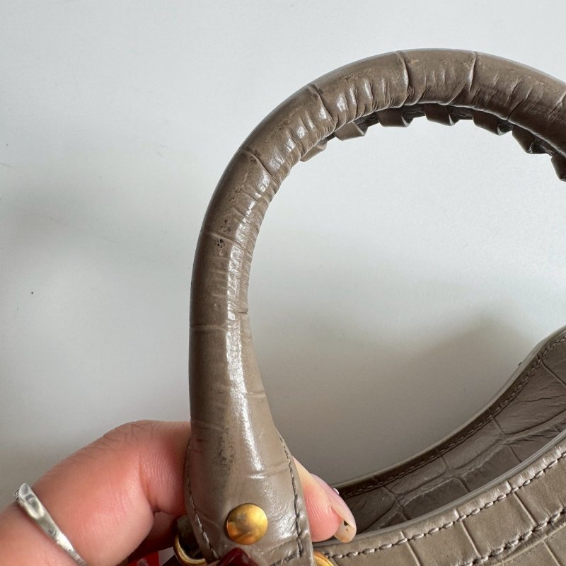 ✨超級可愛 BALENCIAGA 灰色鱷魚壓紋CITY MINI 機車包-18