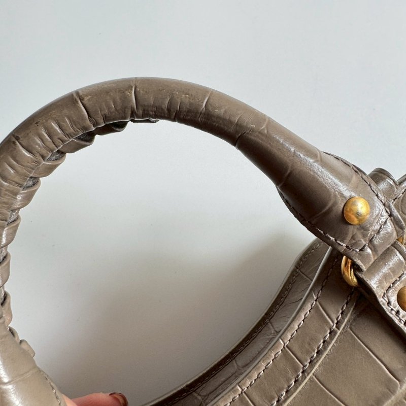 ✨超級可愛 BALENCIAGA 灰色鱷魚壓紋CITY MINI 機車包-19