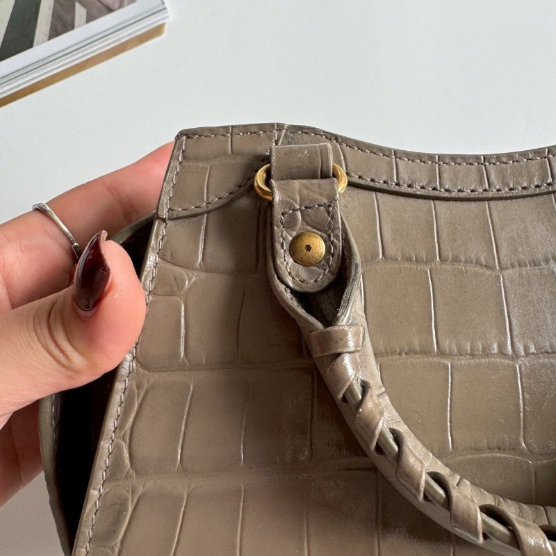 ✨超級可愛 BALENCIAGA 灰色鱷魚壓紋CITY MINI 機車包-24