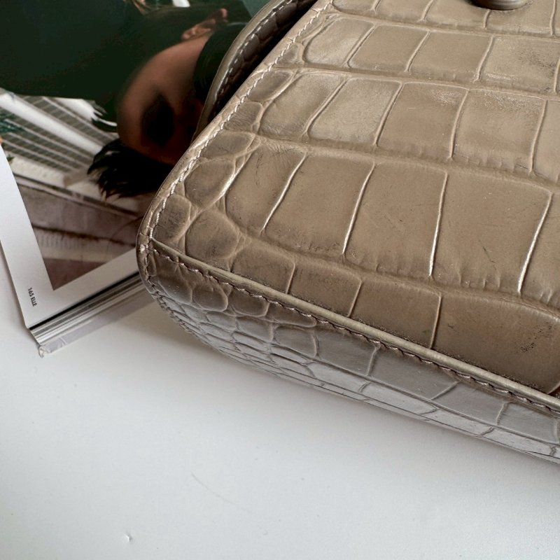 ✨超級可愛 BALENCIAGA 灰色鱷魚壓紋CITY MINI 機車包-29