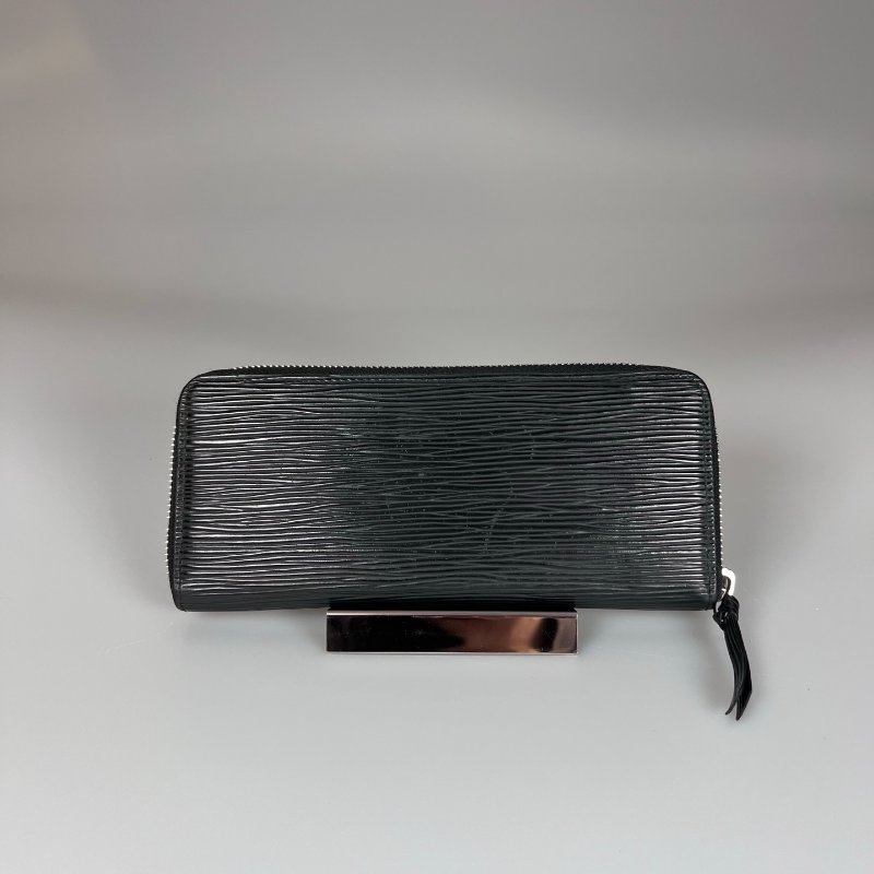 LV M60915 黑水波紋ㄇ拉長夾-1