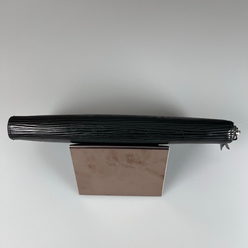 LV M60915 黑水波紋ㄇ拉長夾-4