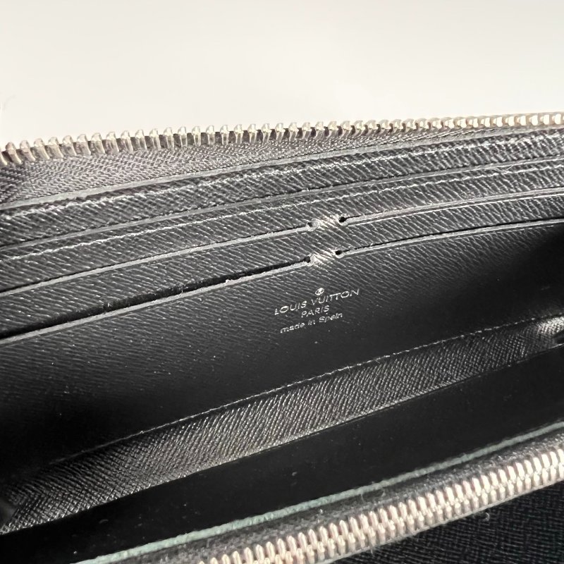 LV M60915 黑水波紋ㄇ拉長夾-7