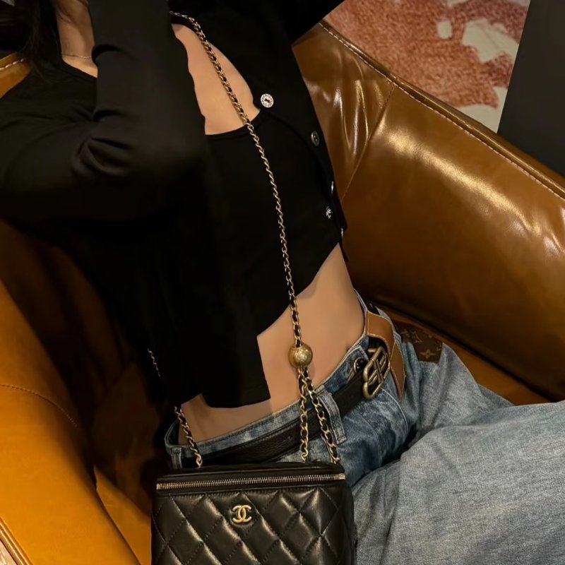 CHANEL 金球羊皮長盒子 - 黑金-9