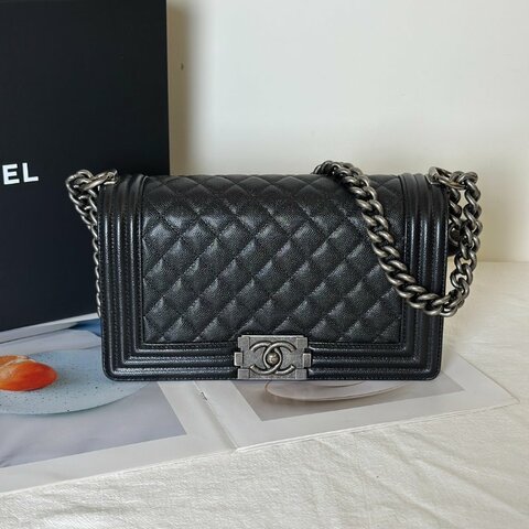CHANEL Boy25 粒面牛皮口蓋包 - 黑銀26開