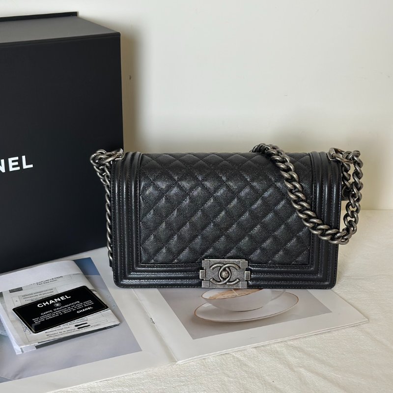 CHANEL Boy25 粒面牛皮口蓋包 - 黑銀26開-10