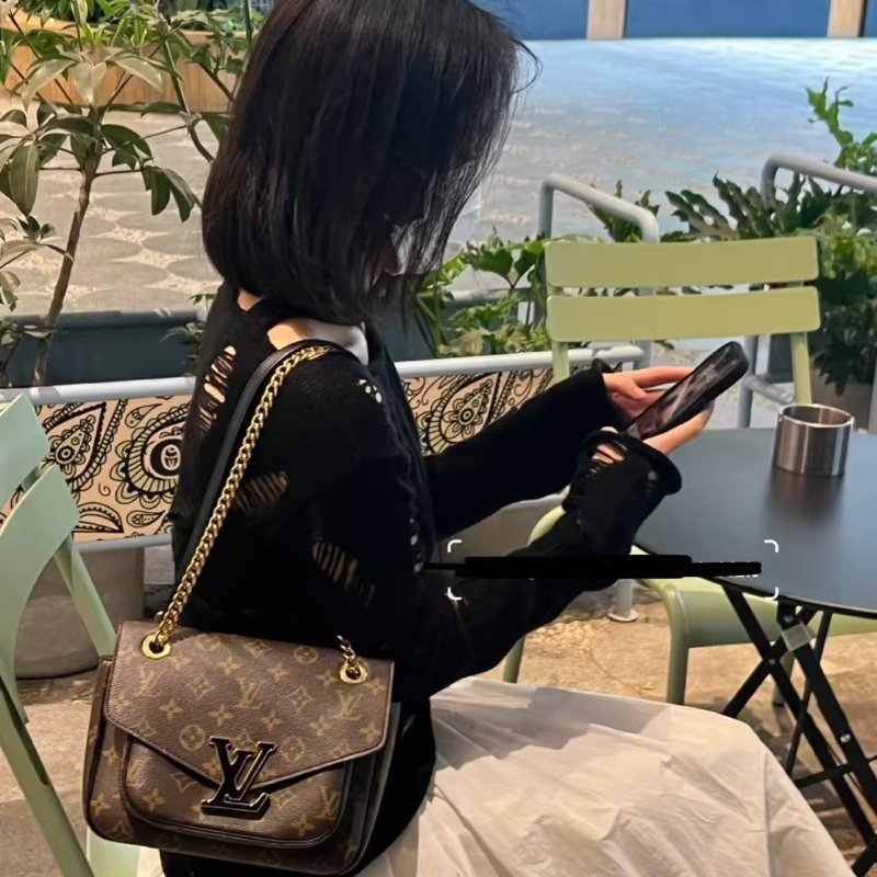LOUIS VUITTON Passy郵差包-1