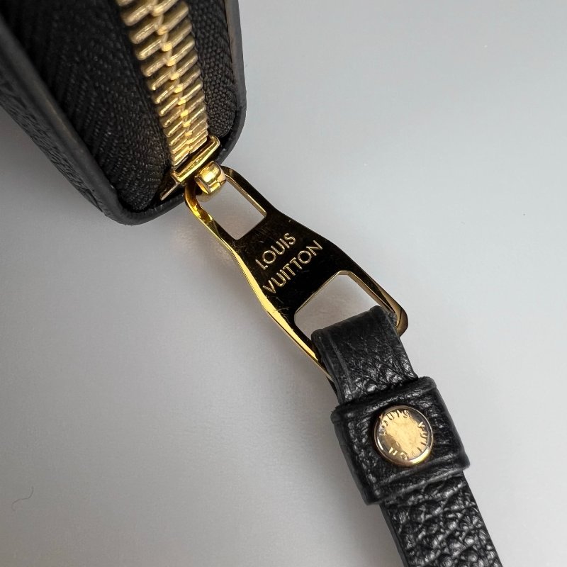 LV Ｍ61864 黑壓紋ㄇ拉長夾-11