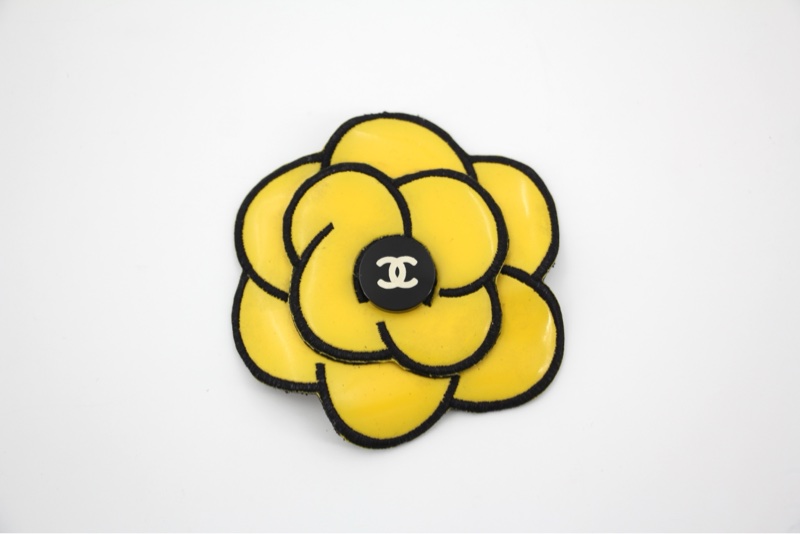 Chanel Vintage 95年橡膠黃色刺繡山茶花胸針-0