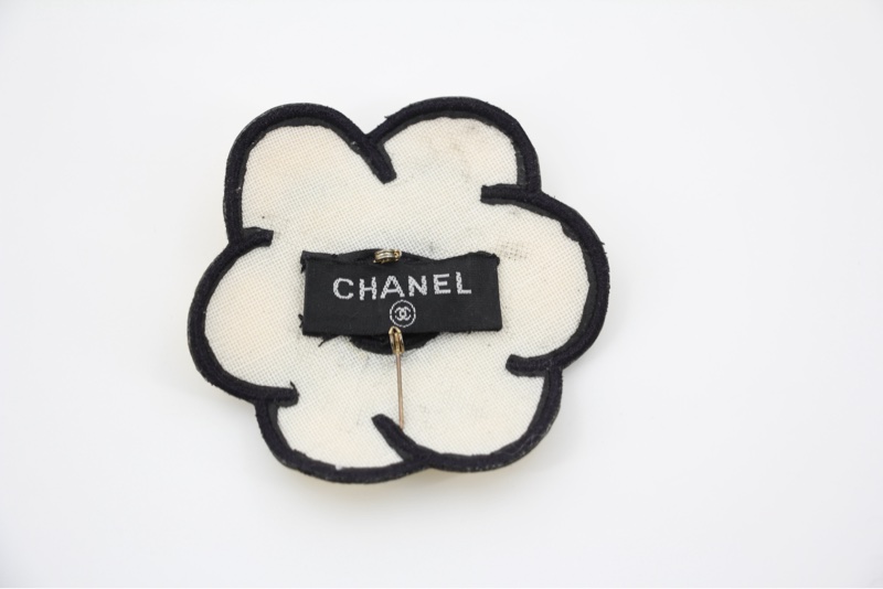 Chanel Vintage 95年橡膠黃色刺繡山茶花胸針-1