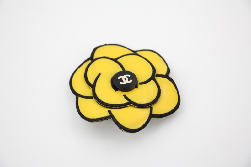 Chanel Vintage 95年橡膠黃色刺繡山茶花胸針-2