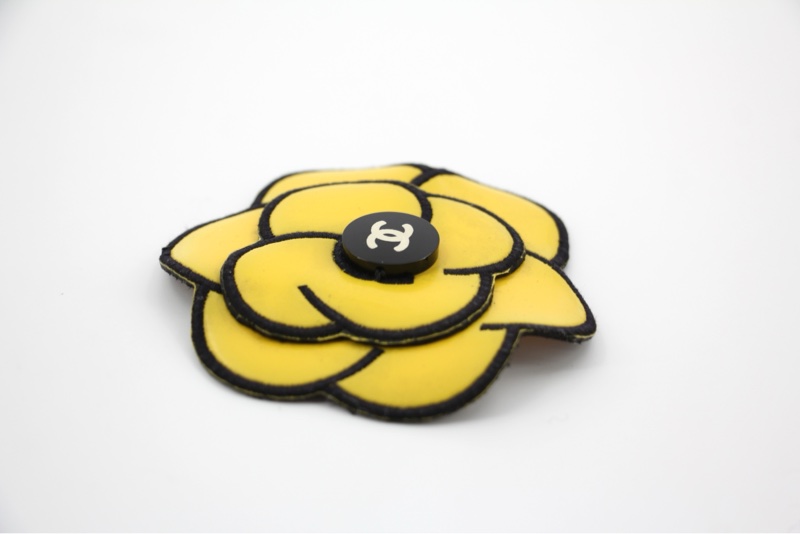Chanel Vintage 95年橡膠黃色刺繡山茶花胸針-3