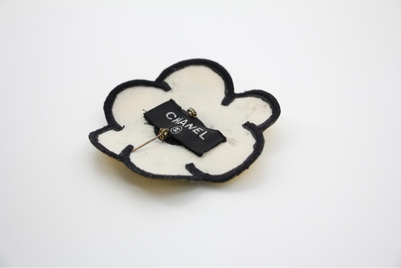 Chanel Vintage 95年橡膠黃色刺繡山茶花胸針-9
