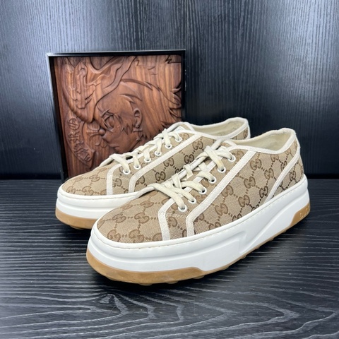 Gucci正品古馳 Interlocking 白棕 43碼