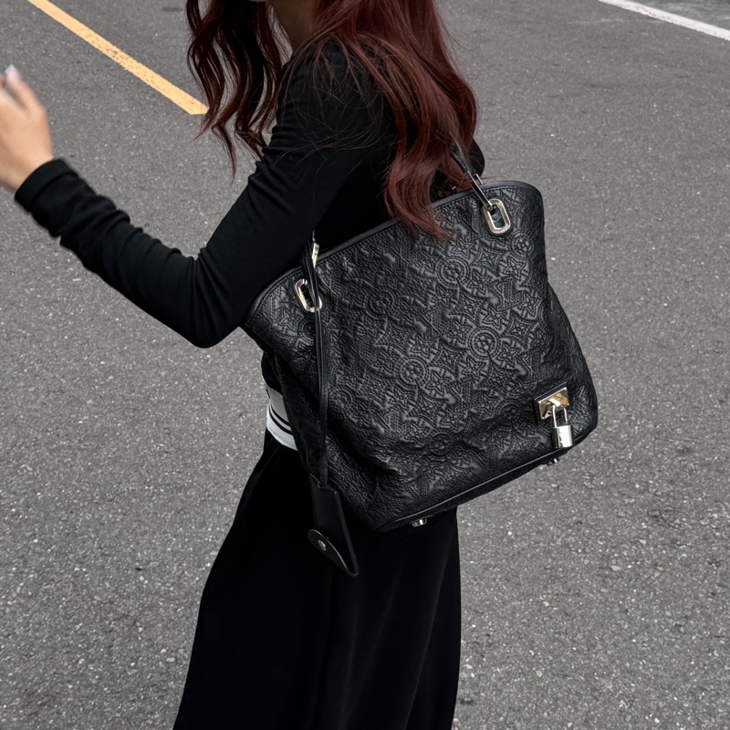 【極新🎁 全市場唯一】 LV Antheia 限量發售 羊皮 肩背包（專櫃163,000）-23