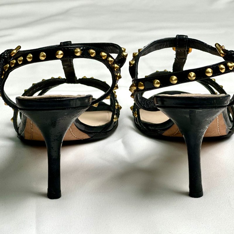 Prada 黑色亮面漆皮鉚釘 T 字帶涼鞋-3