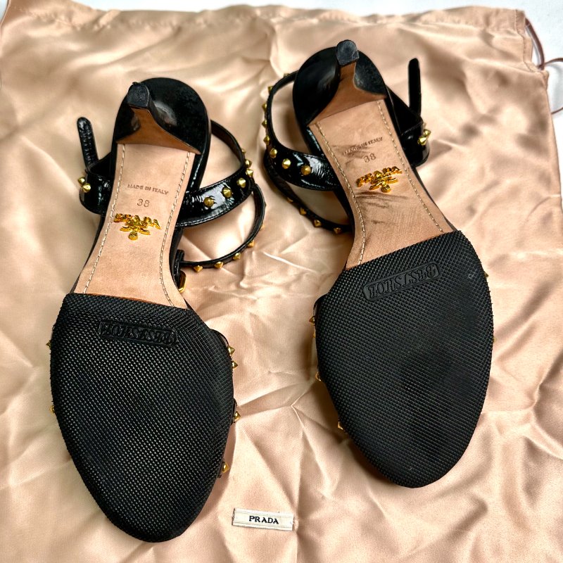 Prada 黑色亮面漆皮鉚釘 T 字帶涼鞋-4