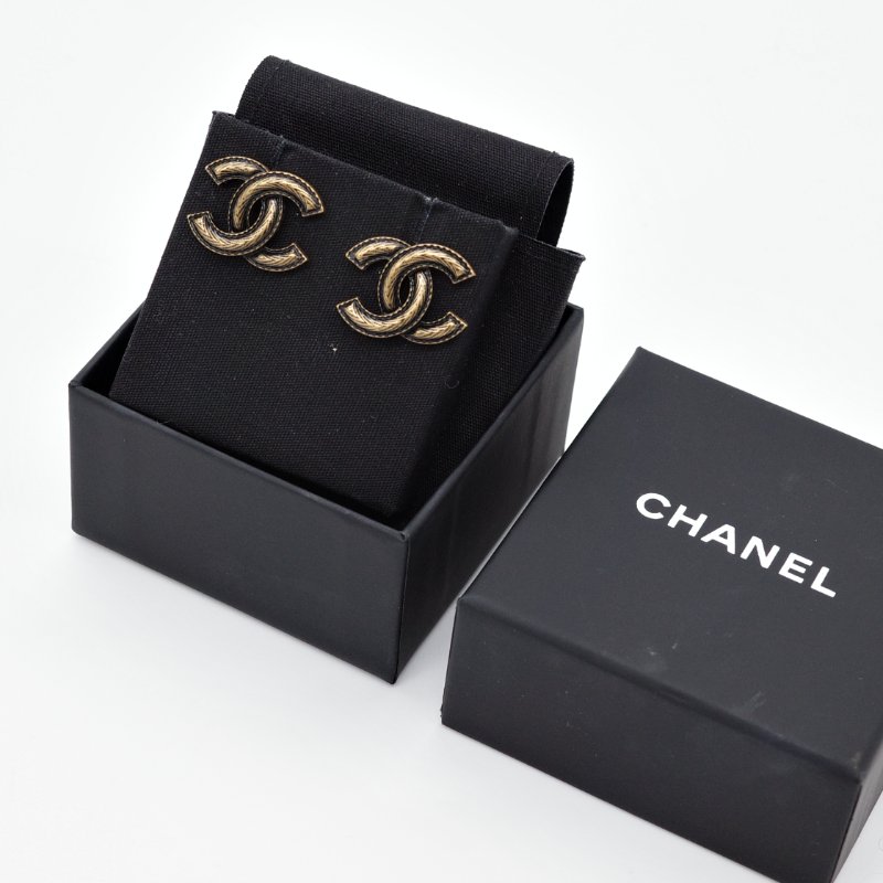 Chanel 香奈兒 CC Logo 仿舊金色 黑色琺瑯 耳針式耳環-0