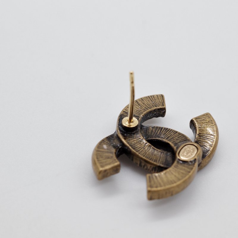 Chanel 香奈兒 CC Logo 仿舊金色 黑色琺瑯 耳針式耳環-10