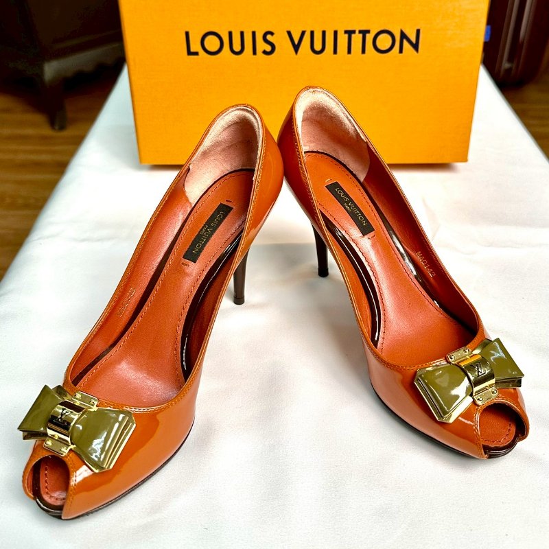 Louis Vuitton 亮面漆皮高跟鞋 鞋碼37.5-5