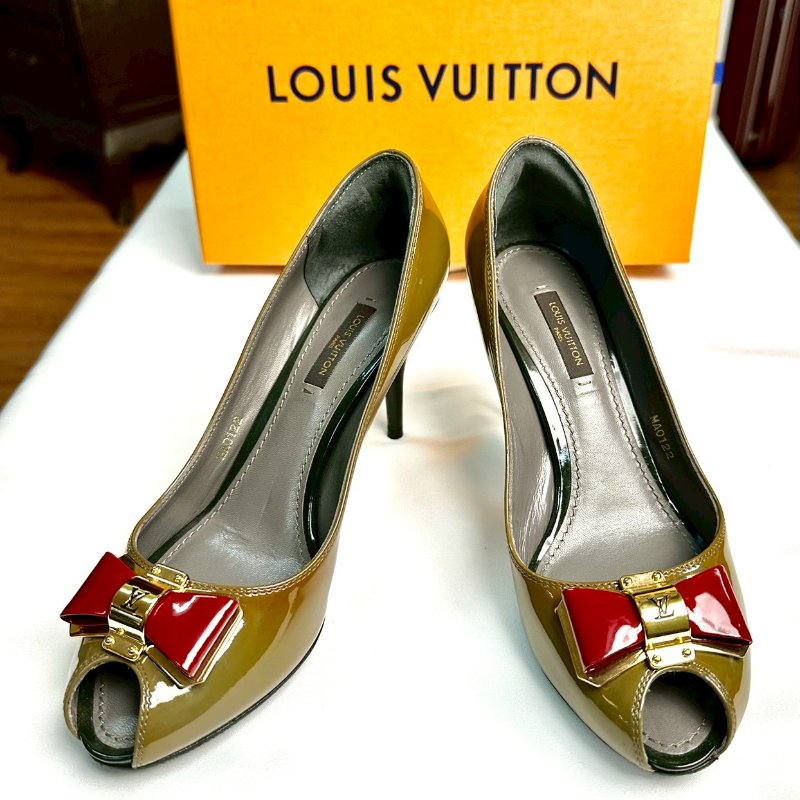 Louis Vuitton 綠色酒紅蝴蝶結亮面漆皮魚口高跟鞋 鞋碼37.5-5