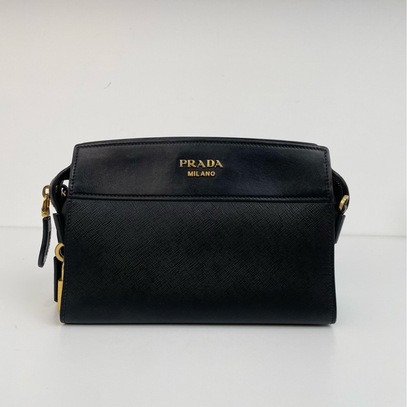 98新Prada普拉達黑金相機包單肩斜挎包 尺寸：22x14.5x8-1