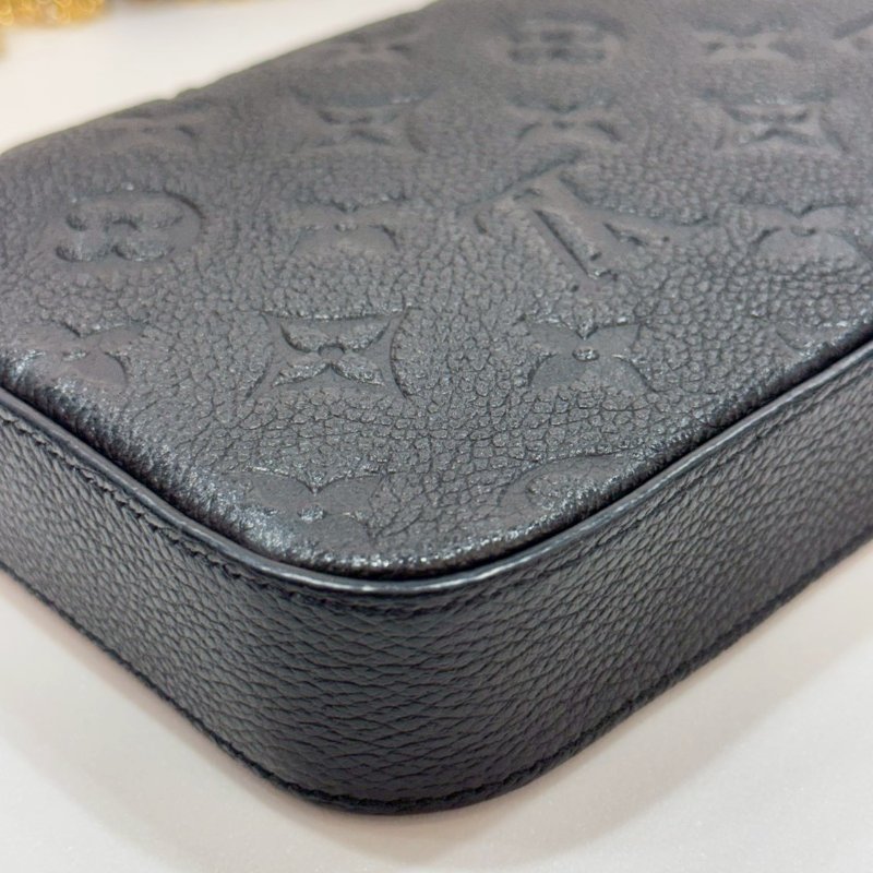 LV 全皮壓紋 三合一 斜背包/側背包/WOC  M82477 9成新-6