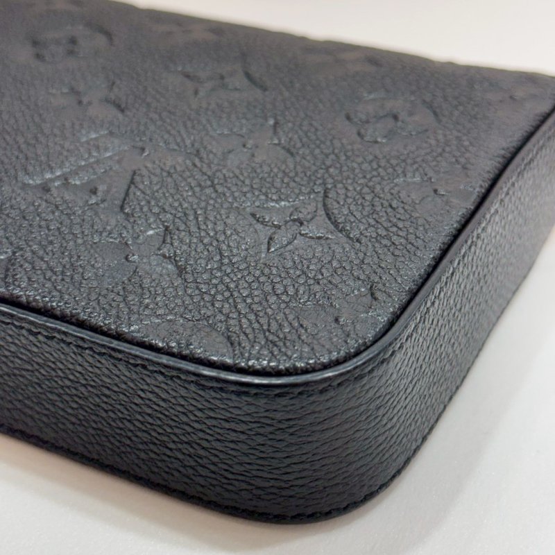 LV 全皮壓紋 三合一 斜背包/側背包/WOC  M82477 9成新-7