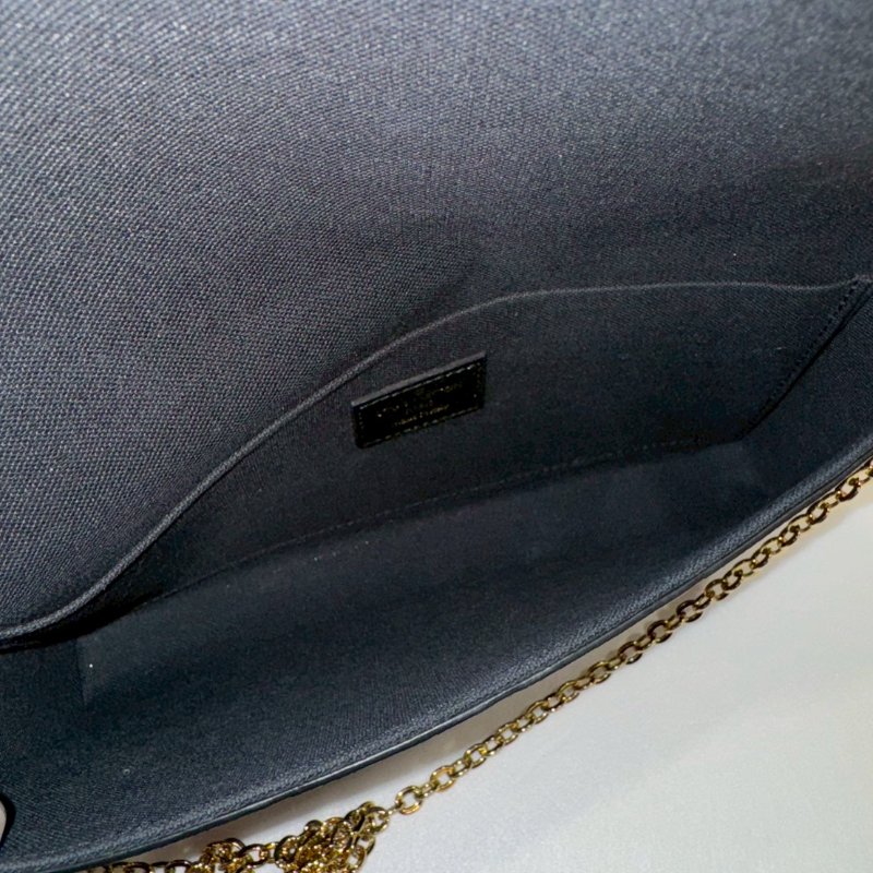 LV 全皮壓紋 三合一 斜背包/側背包/WOC  M82477 9成新-9