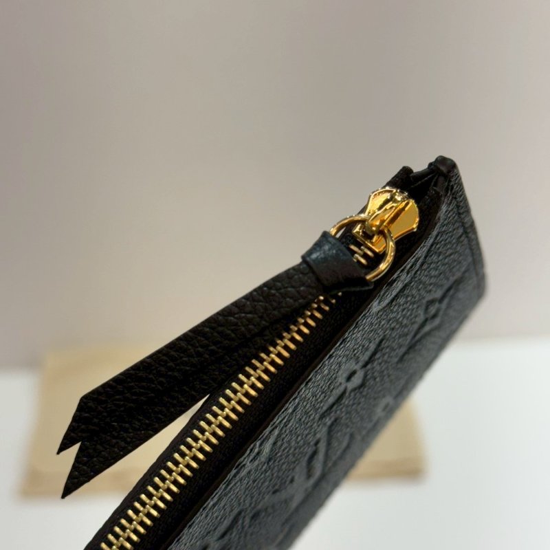 LV 全皮壓紋 三合一 斜背包/側背包/WOC  M82477 9成新-14