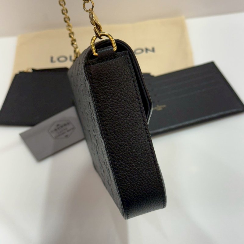 LV 全皮壓紋 三合一 斜背包/側背包/WOC  M82477 9成新-18