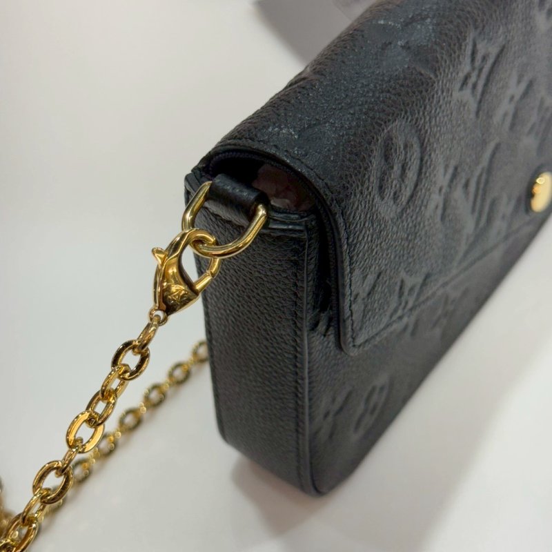 LV 全皮壓紋 三合一 斜背包/側背包/WOC  M82477 9成新-19