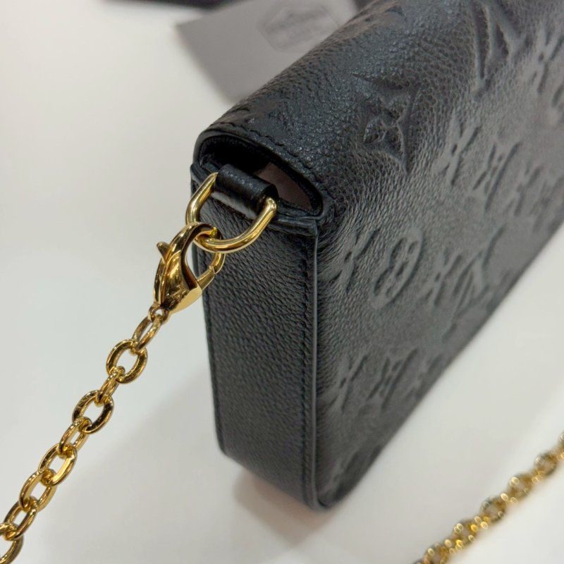 LV 全皮壓紋 三合一 斜背包/側背包/WOC  M82477 9成新-20