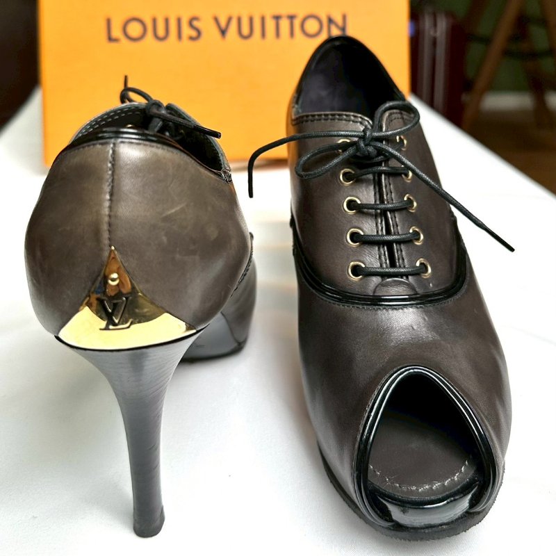 Louis Vuitton 深灰皮革淺口高跟鞋 鞋碼37.5-1