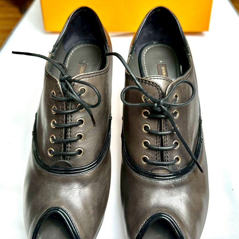 Louis Vuitton 深灰皮革淺口高跟鞋 鞋碼37.5-4