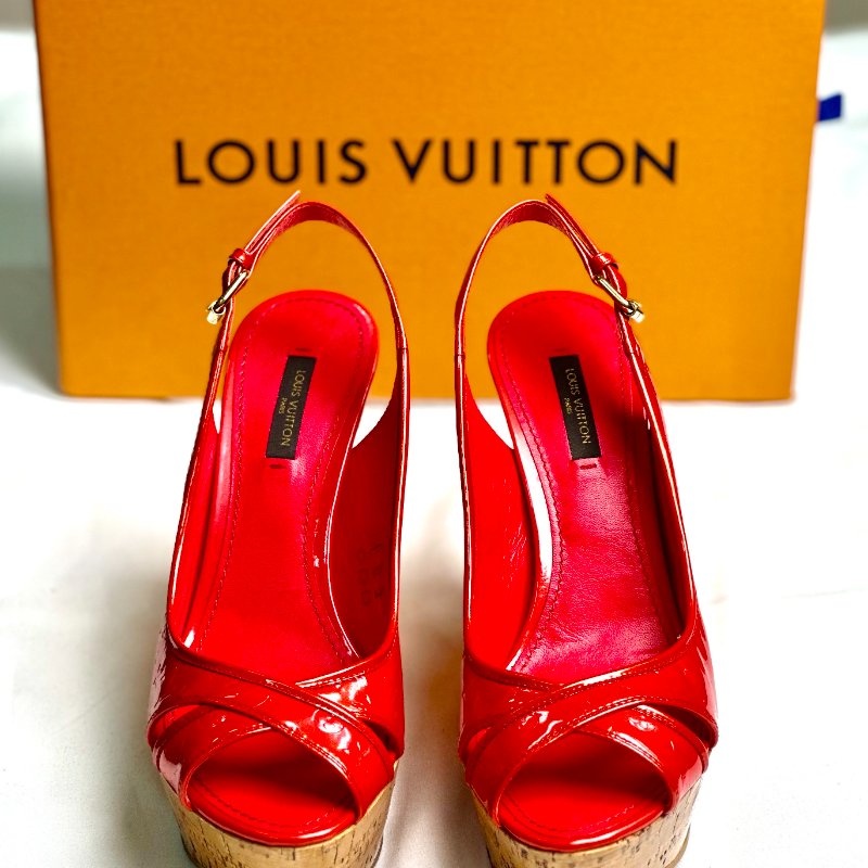Louis Vuitton 石榴紅漆皮楔型涼鞋 鞋碼37.5-0